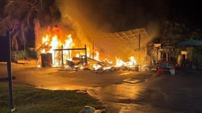 峇都茅商店失火　90%面积被烧毁
