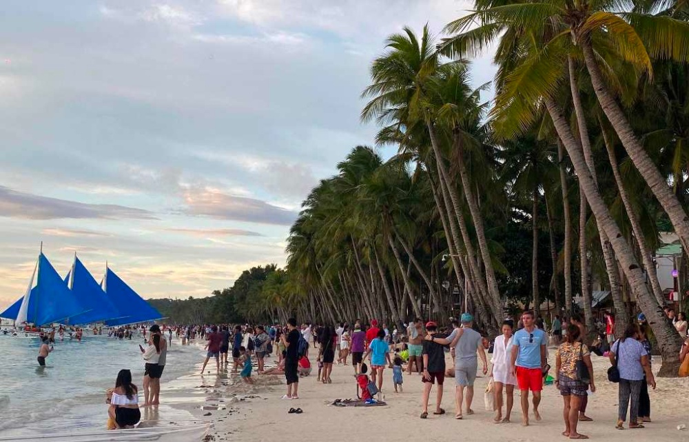 菲律宾长滩岛今年接待200万旅客