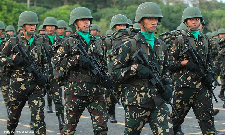 菲律宾政府军同反政府武装组织驳火 打死九名叛军