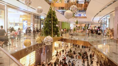 圣诞节前夕　吉隆坡各大商场挤满人潮