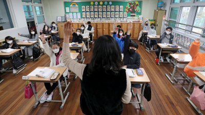 韩国加强中小学英语教育　引进“机器人教师”一对一教学