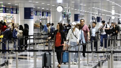 否认国际机场涌入中国旅客　移民局：旧影片！