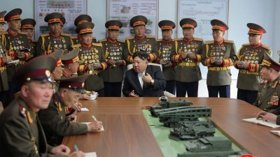 韩军：朝鲜在非军事区公路埋地雷