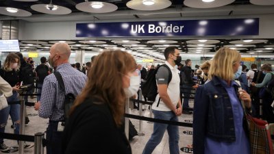 英国收紧移民政策　目标减少30万人
