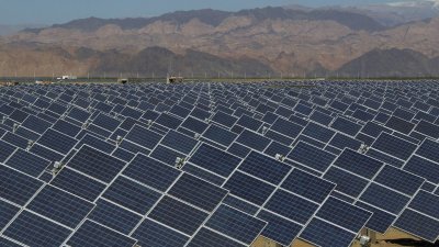 拜登拟恢复中国太阳能板关税