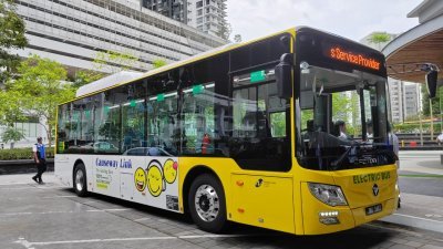 全马首个跨境电动巴士服务列入大马纪录大全　载送越堤族往返马新