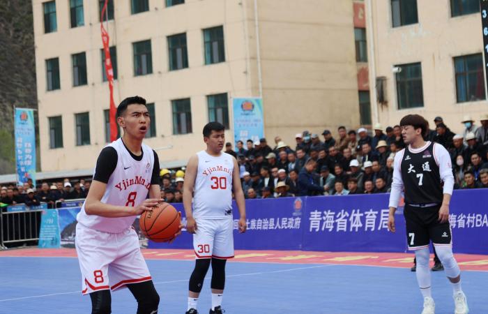 青海首届“村BA”篮球总决赛打响揭幕战